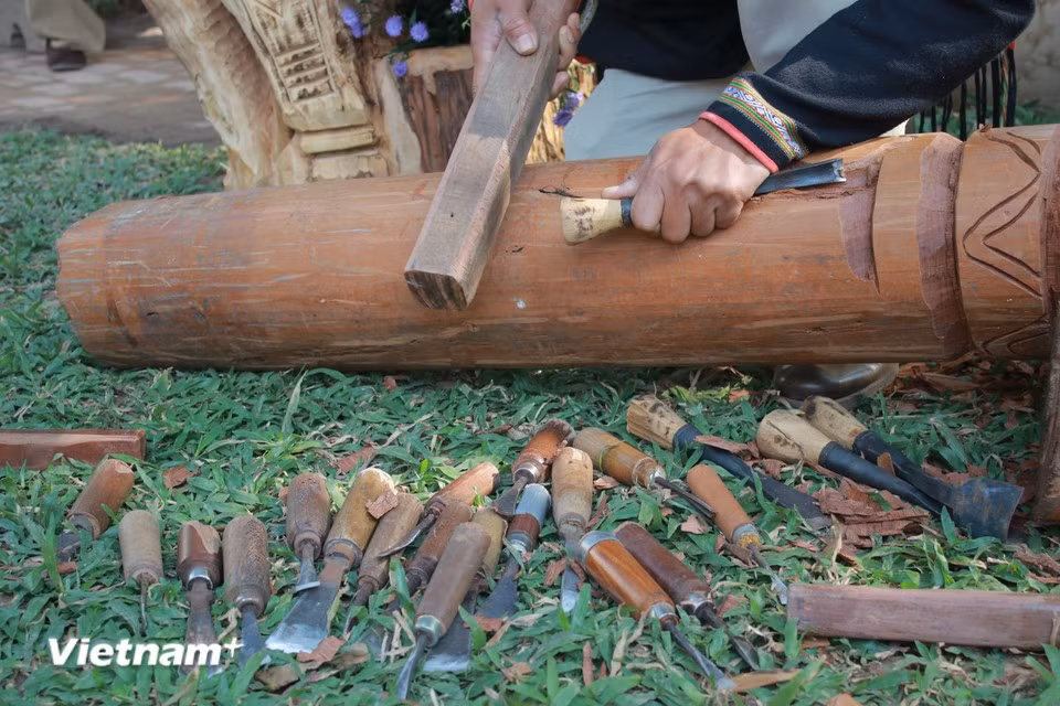 A variety of chisels and carving tools used by Central Highlands artisans in funerary sculpture making. (Photo: VietnamPlus)