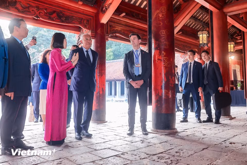 President of the European Council Antonio Costa at the Temple of Literature (Photo: VietnamPlus)