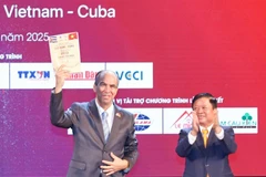 A demo of the music collection “Vietnam–Cuba: Forever the Song of Solidarity and Friendship" is presented to Cuban Ambassador to Vietnam Rogelio Polanco Fuentes (L). Photo; VNA)