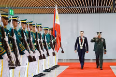 Prime Minister Le Minh Hung begins his participation in the 48th ASEAN Summit in Cebu, the Philippines. (Photo: VNA)