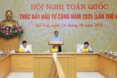 Prime Minister Pham Minh Chinh chairs a nationwide conference on October 18 on public investment promotion for 2025. (Photo: VNA)