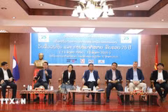 Bui Xuan Tu, head of its representative office in Laos (second from left) attends a scientific workshop on the role of journalism in the era of technology in Vientiane. (Photo: VNA)