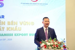  Tran Phu Lu, Director of the Investment and Trade Promotion Centre of HCM City, speaks at the seminar “Green Logistics – A Sustainable Development Trend for Vietnamese Export Businesses” in HCM City on September 5. (Photo courtesy of ITPC)