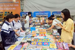 Book displays and introductions help foster a love of reading and spread reading culture throughout the community. (Photo: VNA)