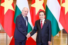 National Assembly Chairman Tran Thanh Man (R) and visiting Hungarian President Sulyok Tamas at their meeting on May 28 afternoon. (Photo: VNA)