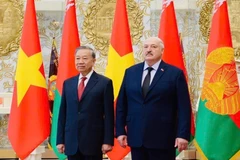 General Secretary of the Communist Party of Vietnam Central Committee To Lam (left) and Belarusian President Aleksandr Lukashenko in Minsk on May 12, 2025 (Photo: VNA)