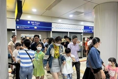 Passengers disembark at Ben Thanh station in District 1. (Photo: VNA) 