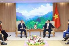 Prime Minister Pham Minh Chinh (R) and Founder and Chairman of Berggruen Holdings and Berggruen Institute Nicholas Berggruen at their meeting in Hanoi on January 7. (Photo: VNA)