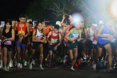 Athletes competing in the Viettel Marathon Series final leg's 42km, 21km, 10km, and 5km races start in staggered waves. (Photo: VNA)