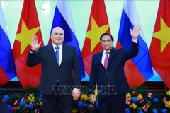 Prime Minister Pham Minh Chinh (R) and Russian Prime Minister Mikhail Vladimirovich Mishustin in Hanoi on January 14. (Photo: VNA)