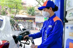 A worker at a fuel station in Hoan Kiem district, Hanoi. (Photo: VNA) 