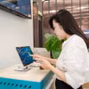 Customers can independently carry out digital transactions, thereby saving time and simplifying procedures. (Photo VNA)