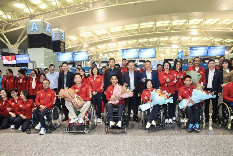 A ceremony to see off the Vietnamese sport delegation to compete at the 13th ASEAN Para Games in Thailand is held at Noi Bai International Airport on January 15, 2025. (Photo: VNA)