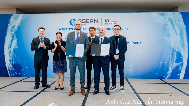 Vietrade sign a memorandum of understanding (MoU) with Meta on July 31 in Singapore (Source: moit.com.vn)