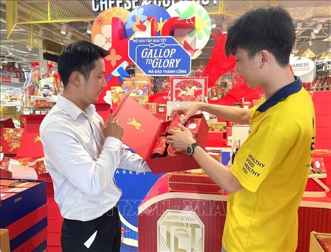 Besides design and packaging, product quality is the top concern for consumers when choosing Tet gift baskets in 2026. (Photo: VNA)