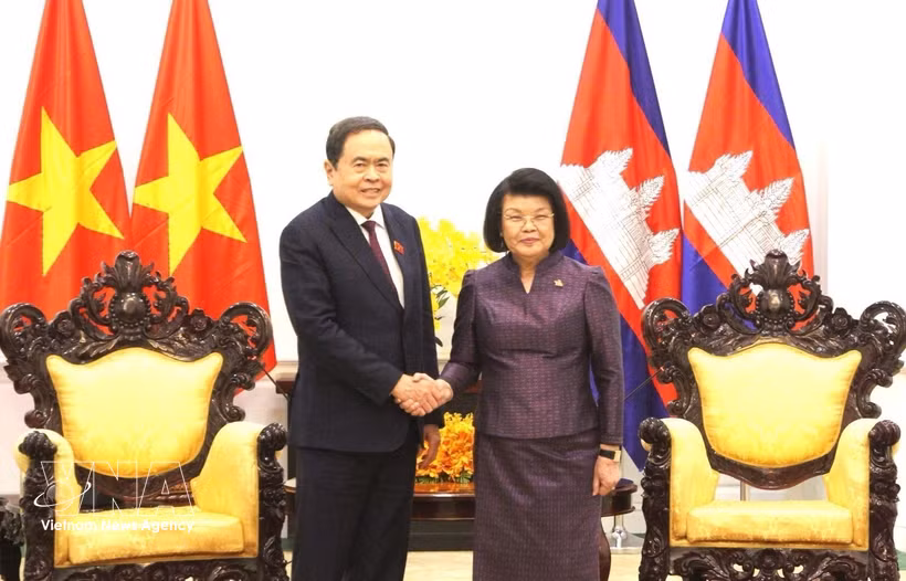NA Chairman Tran Thanh Man (L) meets with President of the Cambodian NA Samdech Khuon Sudary in Phnom Penh in February 2026. (Photo: VNA)