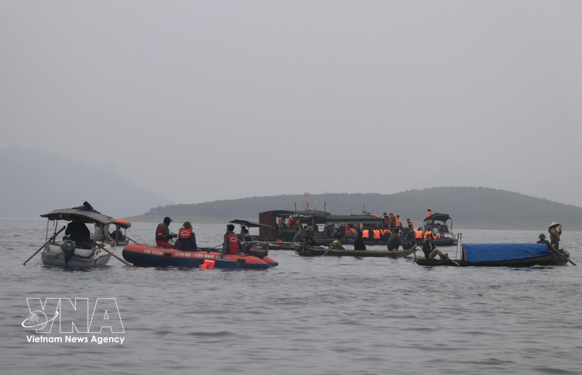 The rescue forces are searching for the missing (Photo: VNA)