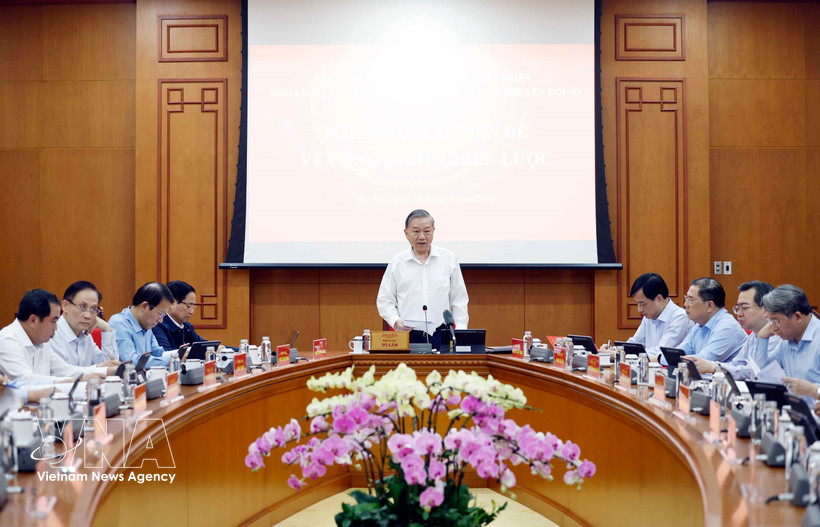 Party General Secretary To Lam speaks at the meeting (Photo: VNA)