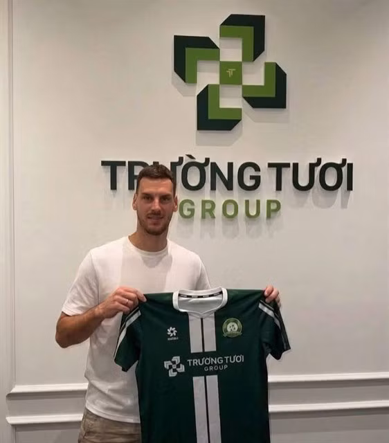Serbian midfielder Milos Vulic (Photo: The Road to Glory - Vietnamese Football)