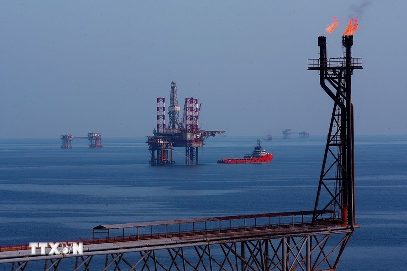 Oil rigs at the Bach Ho oil field. (Photo: VNA)