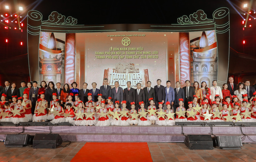 Delegates at the ceremony to receive UNESCO’s recognition of Hanoi as a member of the Global Network of Learning Cities. (Photo: VNA)