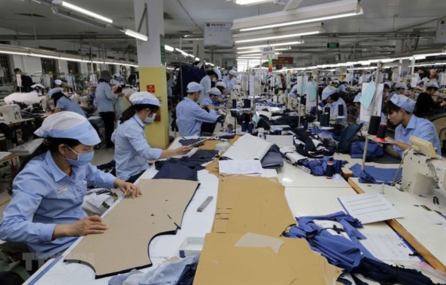Workers at a textile factory in Hanoi (Photo: VNA)