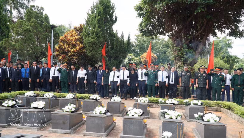 Remains of 18 Vietnamese martyrs repatriated from Cambodia laid to rest in Gia Lai. (Photo: VNA)