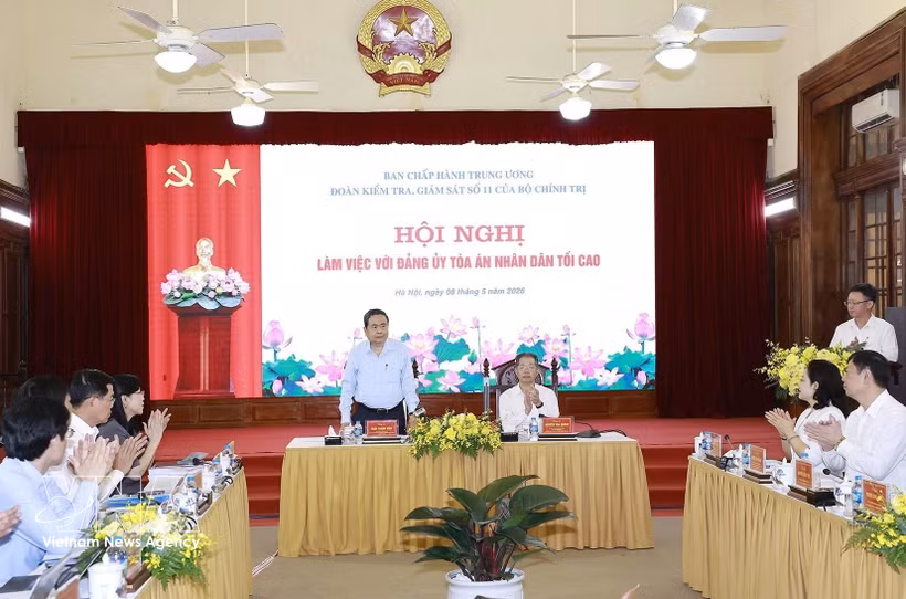 NA Chairman Tran Thanh Man speaks at the working session. (Photo: VNA)