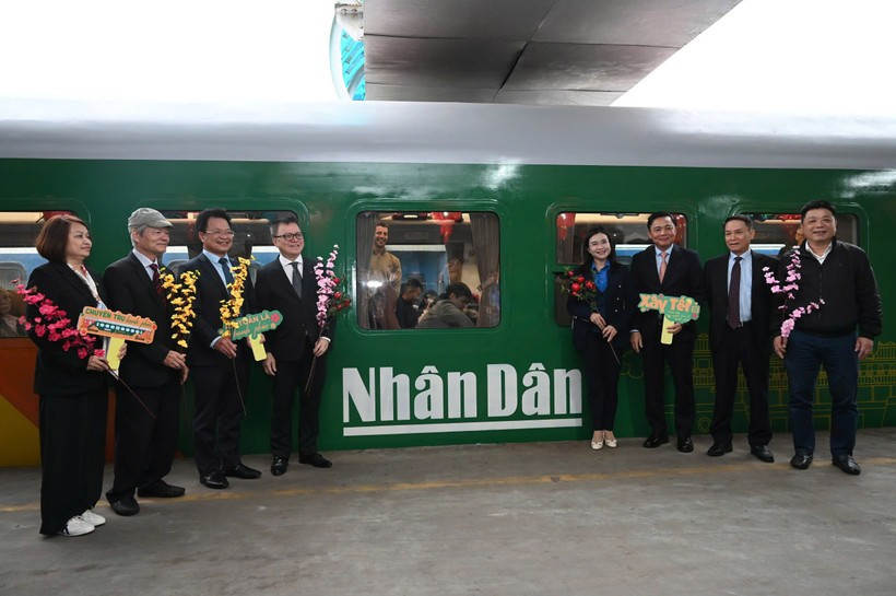 The Happiness Train”, officially launched on February 2 at the Hanoi Railway Station, aims to promote the country’s image and tourism to domestic and international travellers. (Photo: VNA)