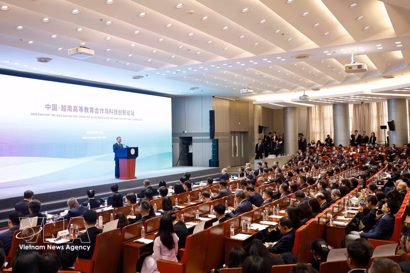 Party General Secretary and State President To Lam delivers a policy speech at Tsinghua University in Beijing on April 14. (Photo: VNA)