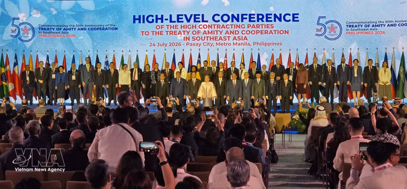 Officials pose for a group photo at the high-level conference of the TAC High Contracting Parties in Manila, the Philippines, on July 24, 2026. (Photo: VNA)