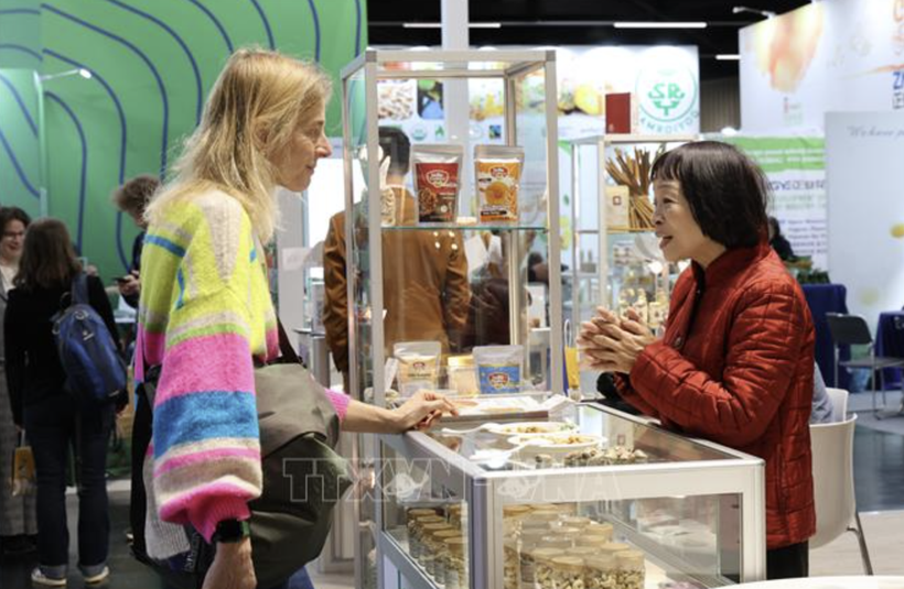 The Long Son JSC of Vietnam showcases organic cashew kernels and roasted cashews at Biofach 2026. (Photo: VNA)