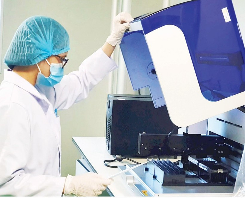 Research on ancient human genes at the Vietnam Academy of Science and Technology (Photo: nhandan.vn)