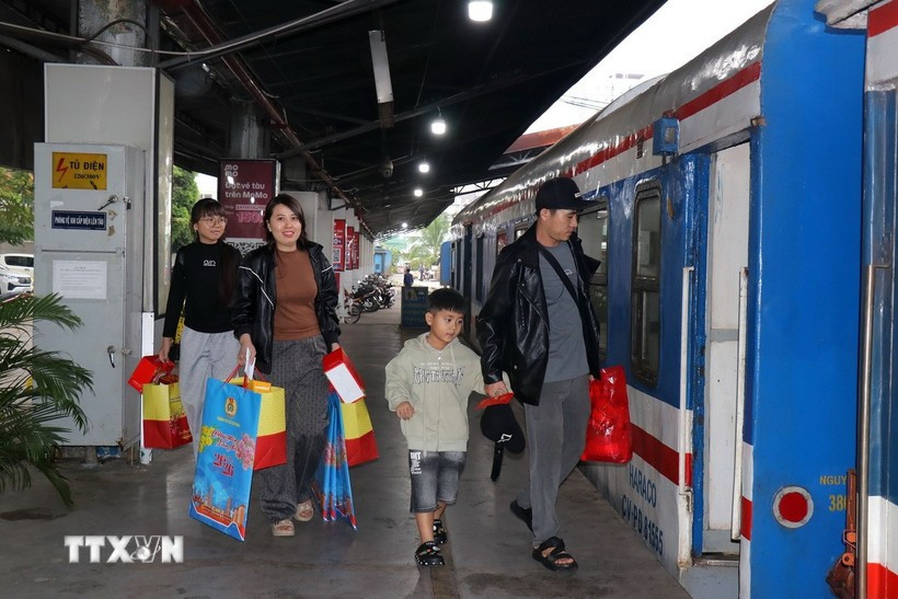 Trade union train carries nearly 3,000 workers home for Tet from Ho Chi Minh City (Photo: VNA)