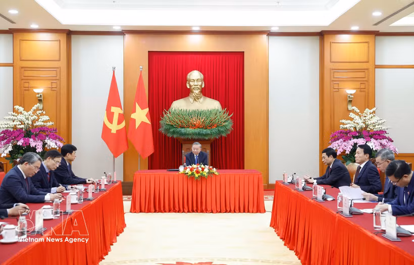 At the phone talks between Party General Secretary and State President To Lam and LDP President and Prime Minister of Japan Takaichi Sanae (Photo: VNA)