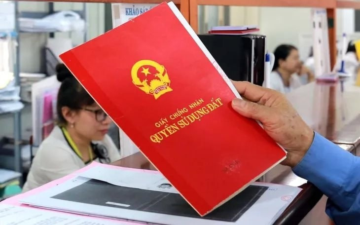 A land use rights certificate. (Photo: cafebiz.vn)
