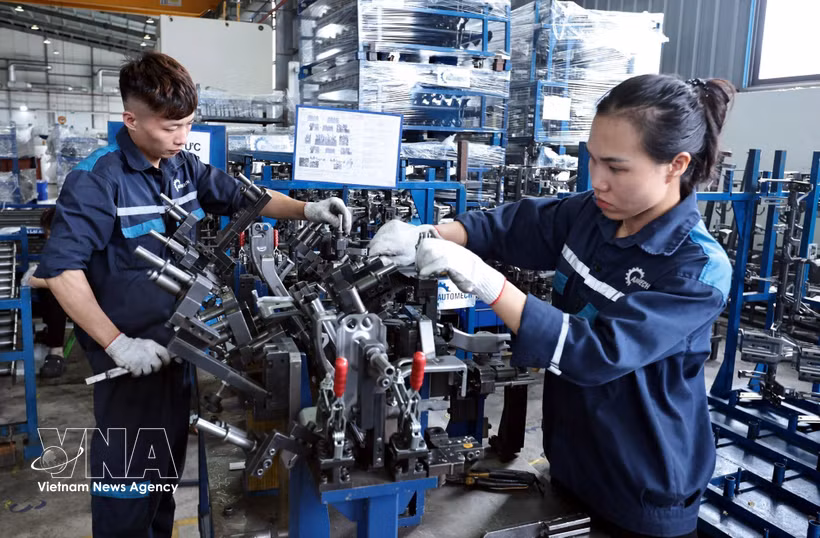 Automech Mechanical Equipment and Solutions JSC, located in Dinh Tram Industrial Park in Bac Ninh province, generates annual revenue of about 1 trillion VND (38 million USD) and provides jobs for more than 600 workers. (Photo: VNA)
