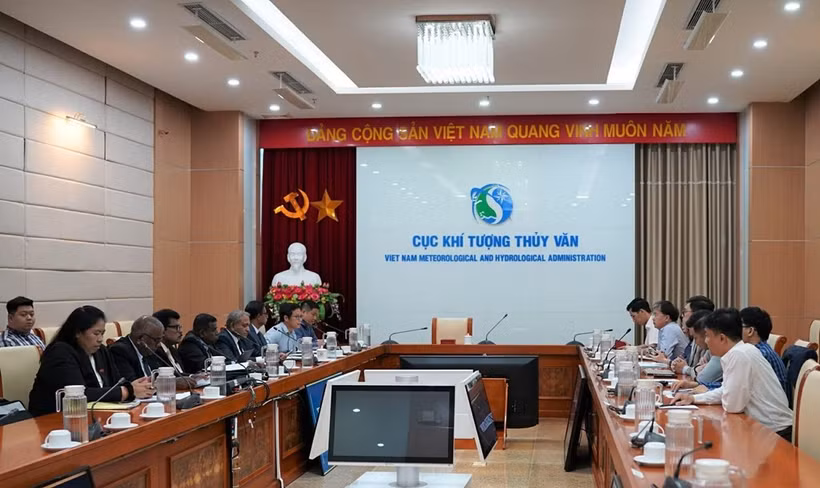 At the working session (Photo: Vietnam Meteorological and Hydrological Administration)