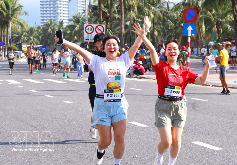 Runners join the Da Nang International Marathon 2026. (Photo: VNA)