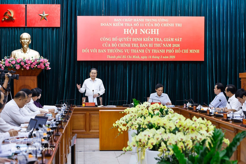NA Chairman Tran Thanh Man chairs the meeting on March 14 to announce the decision by the Politburo and the Secretariat to conduct inspection and supervision for the Ho Chi Minh City Party Committee’s Standing Board. (Photo: VNA)