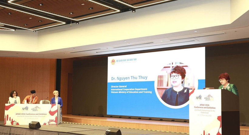 Nguyen Thu Thuy, Director of the Department of International Cooperation under the Ministry of Education and Training, delivers a speech during the discussion at APAIE. (Photo: VNA)