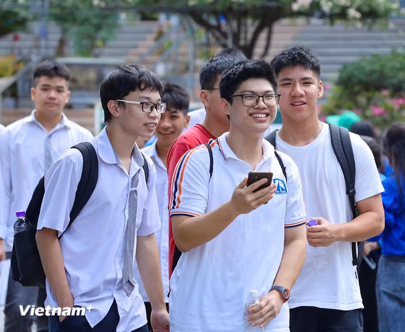 Candidates take part in a high school graduation exam. (Photo: VietnamPlus)
