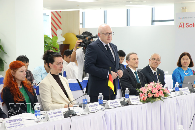 Delegates at the meeting (Photo: VNA)