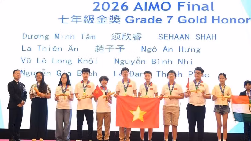 Vietnamese students and contestants from other countries at the AIMO 2026. (Photo: The AIMO 2026 organisers)