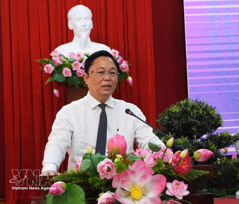 Chairman of the Hue City People’s Committee Le Tri Thanh speaks at the session. (Photo: VNA)