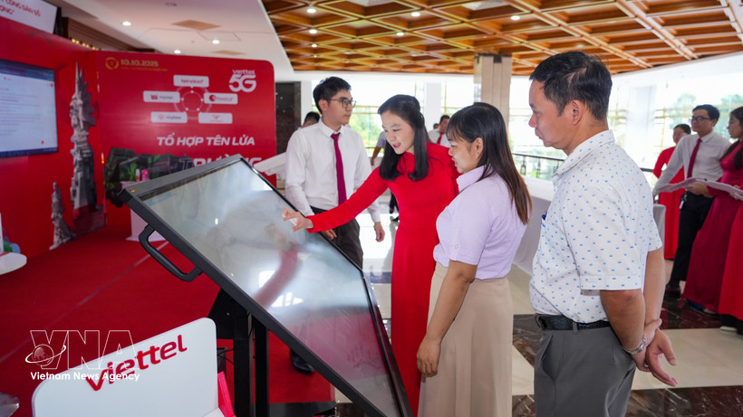 Digital platforms and solutions serving digital government and the digital economy are introduced in Tay Ninh province. (Photo: VNA)