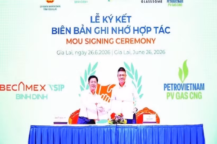 The MoU signing ceremony between Becamex VSIP Binh Dinh and PV Gas CNG in Gia Lai province on June 26, 2026 (Photo: nhandan.vn)