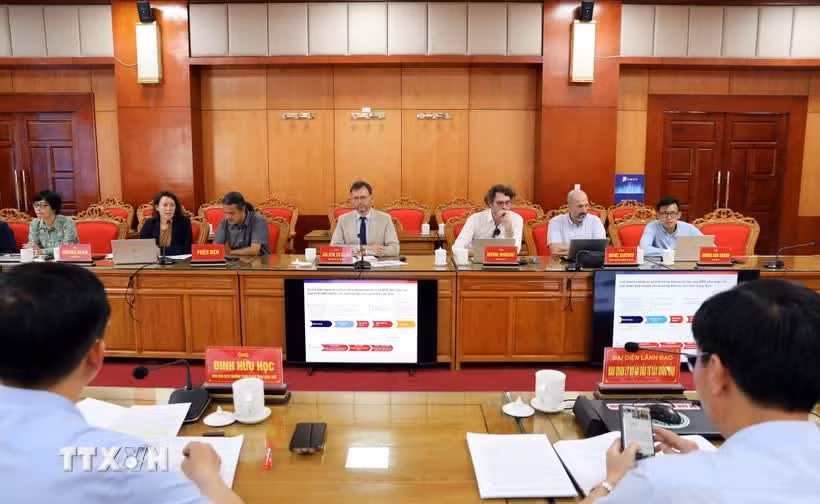 At the working session (Photo: VNA)