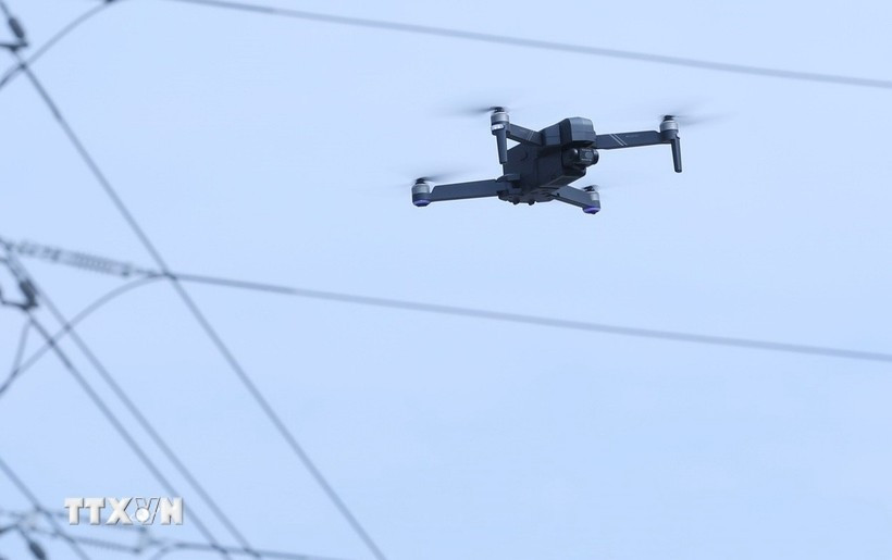 The Ministry of Construction has issued an urgent directive to prevent UAVs and similar devices from endangering aviation security and safety at airports nationwide (Illustrative image: VNA)