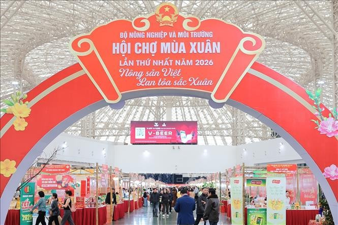 The Ministry of Agriculture and Environment's booth draws visitors (Photo: VNA)